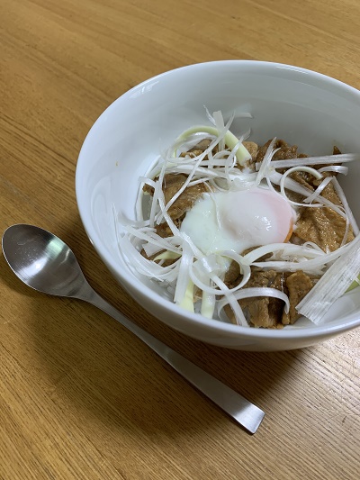 簡単ランチ 豚丼 甜麺醤 中華風