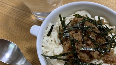 今日の簡単ランチ 鶏そぼろ豆腐丼 レシピ付き 鬱リーマン 不毛な日々と時々デイトレ